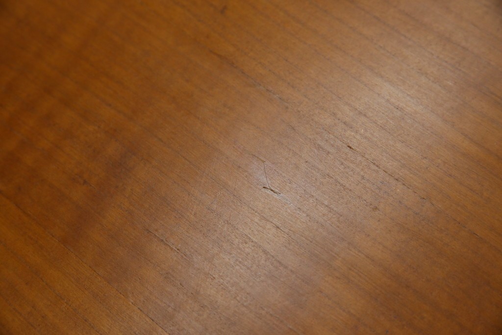 中古　美品　高級輸入家具　ビーチ材　優雅な猫脚デザインが魅力のコーヒーテーブル　定価約17万円　(R-084827)