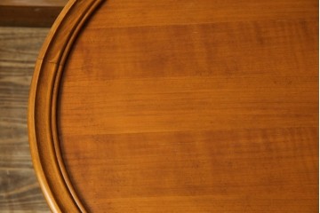 中古　美品　高級輸入家具　ビーチ材　優雅な猫脚デザインが魅力のコーヒーテーブル　定価約17万円　(R-084827)