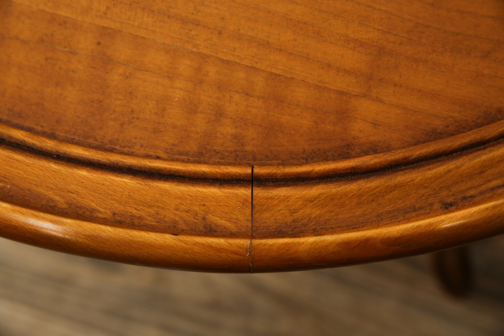 中古　美品　高級輸入家具　ビーチ材　優雅な猫脚デザインが魅力のコーヒーテーブル　定価約17万円　(R-084827)