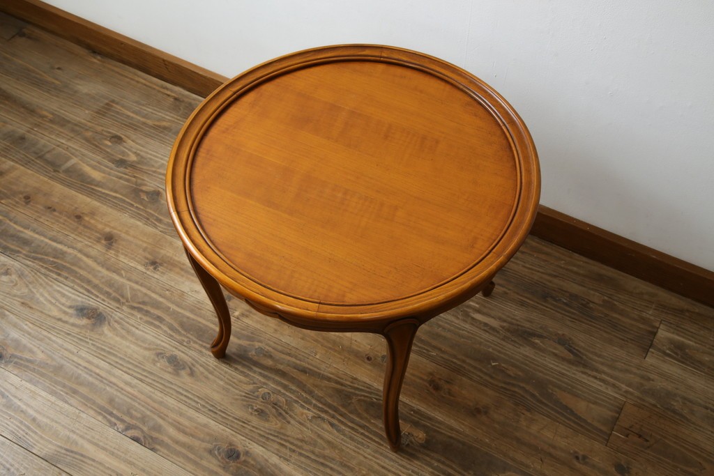 中古　美品　高級輸入家具　ビーチ材　優雅な猫脚デザインが魅力のコーヒーテーブル　定価約17万円　(R-084827)