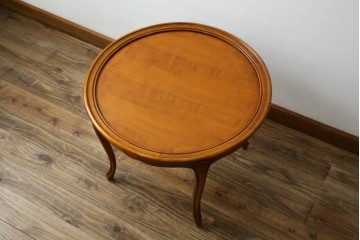 中古　美品　高級輸入家具　ビーチ材　優雅な猫脚デザインが魅力のコーヒーテーブル　定価約17万円　(R-084827)