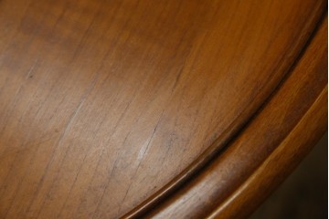 中古　美品　高級輸入家具　ビーチ材　優雅な猫脚デザインが魅力のコーヒーテーブル　定価約17万円　(R-084827)