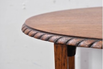 イギリスアンティーク　Lloyd’s Antiques(ロイズアンティークス)　オーク材　天板の形が珍しいネストテーブル　(R-084828)