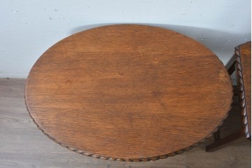 イギリスアンティーク　Lloyd’s Antiques(ロイズアンティークス)　オーク材　天板の形が珍しいネストテーブル　(R-084828)