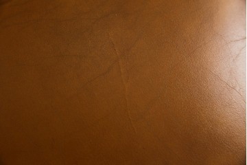 中古　高級輸入家具　本革　華やかな花模様の彫刻が魅力のアームレスチェア　定価約12万円相当　(R-084829)