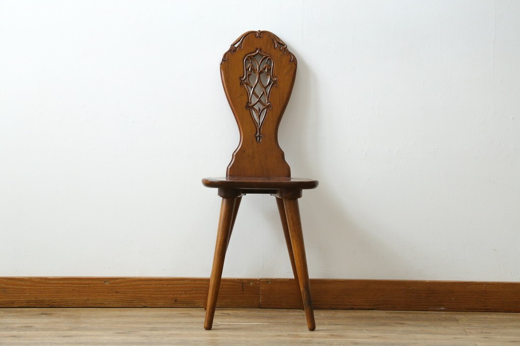 中古　希少な廃番品　吉川商事　DARGIA(ダルギア)　ローズウッド無垢材　繊細な透かし彫りが映える板座チェア　(R-084830)