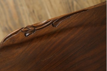 中古　希少な廃番品　吉川商事　DARGIA(ダルギア)　ローズウッド無垢材　繊細な透かし彫りが映える板座チェア　(R-084830)