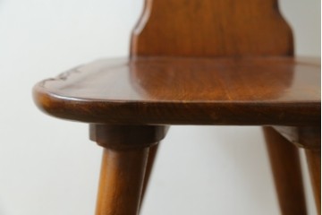 中古　希少な廃番品　吉川商事　DARGIA(ダルギア)　ローズウッド無垢材　繊細な透かし彫りが映える板座チェア　(R-084830)