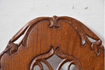 中古　希少な廃番品　吉川商事　DARGIA(ダルギア)　ローズウッド無垢材　繊細な透かし彫りが映える板座チェア　(R-084830)