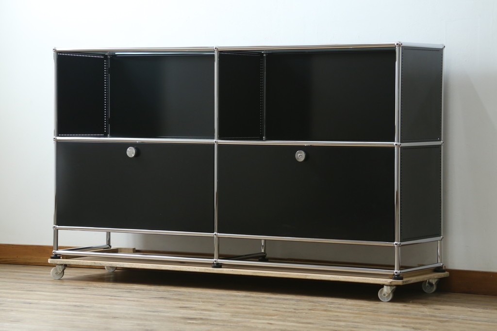 中古　スイス　USMハラー(USM Haller)　天板ガラスパネル　エクステンションドア×2　ファイリング収納付き　サイドボード　定価約38万円　(R-084831)