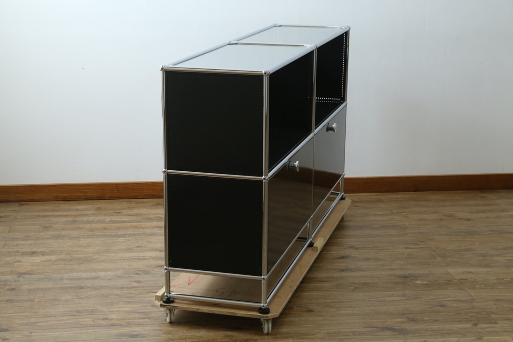 中古　スイス　USMハラー(USM Haller)　天板ガラスパネル　エクステンションドア×2　ファイリング収納付き　サイドボード　定価約38万円　(R-084831)