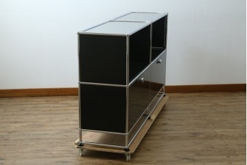 中古　スイス　USMハラー(USM Haller)　天板ガラスパネル　エクステンションドア×2　ファイリング収納付き　サイドボード　定価約38万円　(R-084831)