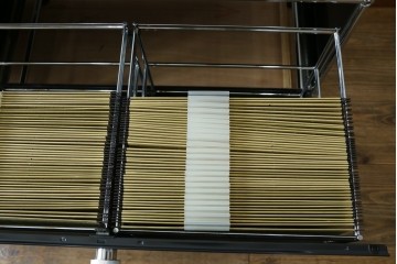 中古　スイス　USMハラー(USM Haller)　天板ガラスパネル　エクステンションドア×2　ファイリング収納付き　サイドボード　定価約38万円　(R-084831)