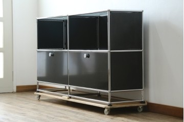 中古　スイス　USMハラー(USM Haller)　天板ガラスパネル　エクステンションドア×2　ファイリング収納付き　サイドボード　定価約38万円　(R-084831)