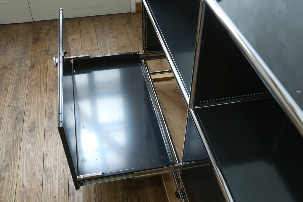 中古　スイス　USMハラー(USM Haller)　天板ガラスパネル　エクステンションドア×2　ファイリング収納付き　サイドボード　定価約38万円　(R-084831)
