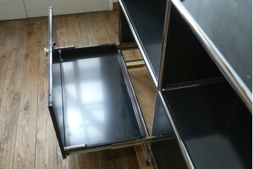 中古　スイス　USMハラー(USM Haller)　天板ガラスパネル　エクステンションドア×2　ファイリング収納付き　サイドボード　定価約38万円　(R-084831)
