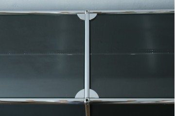 中古　スイス　USMハラー(USM Haller)　天板ガラスパネル　エクステンションドア×2　ファイリング収納付き　サイドボード　定価約38万円　(R-084831)