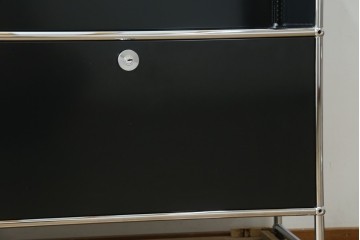 中古　スイス　USMハラー(USM Haller)　天板ガラスパネル　エクステンションドア×2　ファイリング収納付き　サイドボード　定価約38万円　(R-084831)