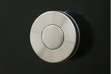 中古　スイス　USMハラー(USM Haller)　天板ガラスパネル　エクステンションドア×2　ファイリング収納付き　サイドボード　定価約38万円　(R-084831)