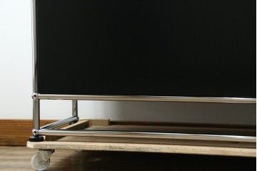 中古　スイス　USMハラー(USM Haller)　天板ガラスパネル　エクステンションドア×2　ファイリング収納付き　サイドボード　定価約38万円　(R-084831)