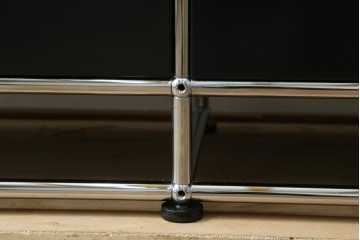 中古　スイス　USMハラー(USM Haller)　天板ガラスパネル　エクステンションドア×2　ファイリング収納付き　サイドボード　定価約38万円　(R-084831)