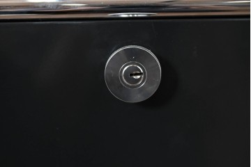 中古　スイス　USMハラー(USM Haller)　洗練された佇まいのサイドボード　定価約38万円相当　(R-084831)