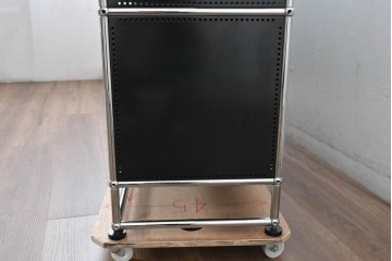 中古　スイス　USMハラー(USM Haller)　洗練された佇まいのサイドボード　定価約38万円相当　(R-084831)