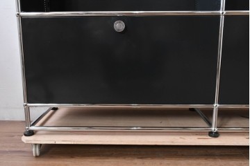 中古　スイス　USMハラー(USM Haller)　洗練された佇まいのサイドボード　定価約38万円相当　(R-084831)