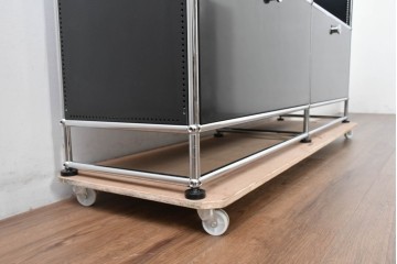 中古　スイス　USMハラー(USM Haller)　洗練された佇まいのサイドボード　定価約38万円相当　(R-084831)