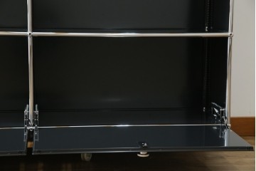 中古　スイス　USMハラー(USM Haller)　ホームオフィスにもおすすめなスッキリとしたデザインのサイドキャビネット　定価約36万円　(R-084834)