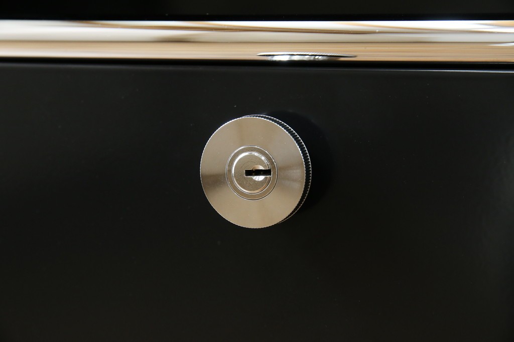 中古　スイス　USMハラー(USM Haller)　ホームオフィスにもおすすめなスッキリとしたデザインのサイドキャビネット　定価約36万円　(R-084834)