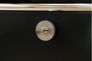 中古　スイス　USMハラー(USM Haller)　ホームオフィスにもおすすめなスッキリとしたデザインのサイドキャビネット　定価約36万円　(R-084834)