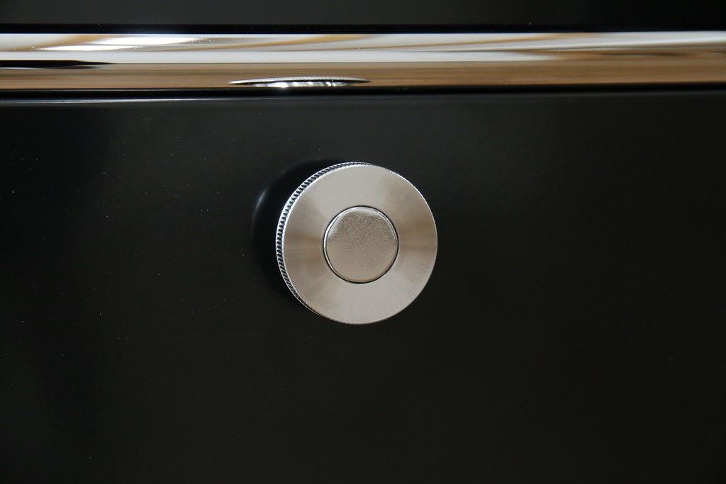 中古　スイス　USMハラー(USM Haller)　ホームオフィスにもおすすめなスッキリとしたデザインのサイドキャビネット　定価約36万円　(R-084834)