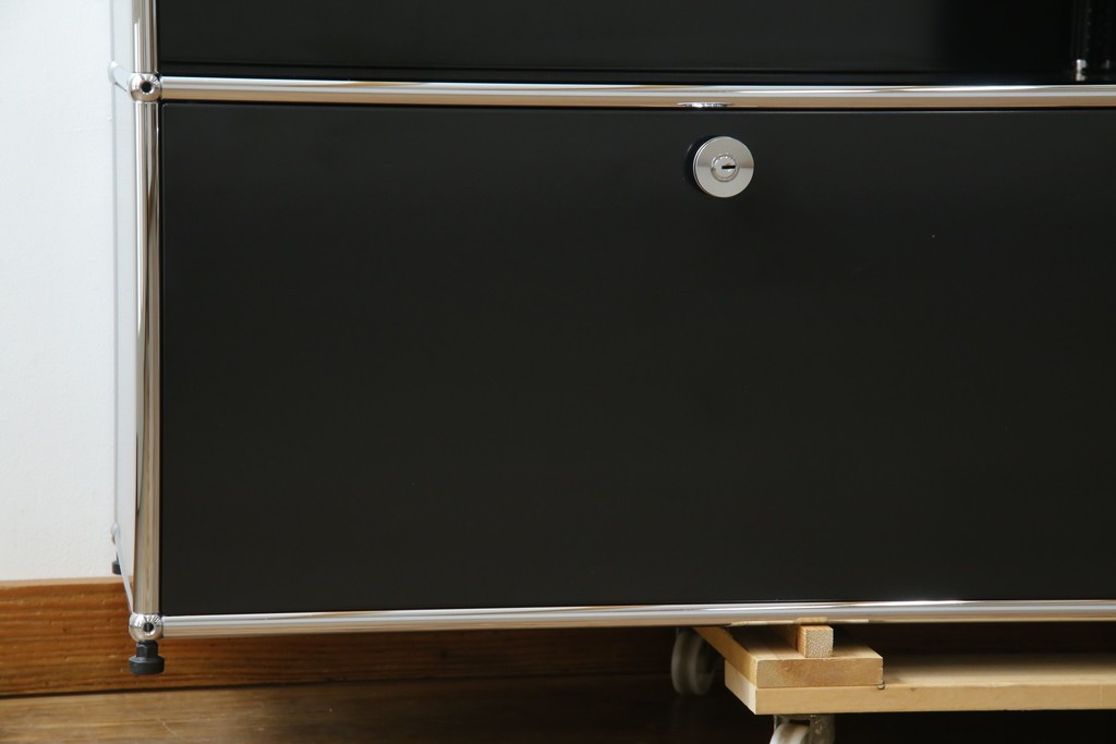 中古　スイス　USMハラー(USM Haller)　ホームオフィスにもおすすめなスッキリとしたデザインのサイドキャビネット　定価約36万円　(R-084834)