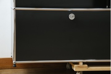 中古　スイス　USMハラー(USM Haller)　ホームオフィスにもおすすめなスッキリとしたデザインのサイドキャビネット　定価約36万円　(R-084834)