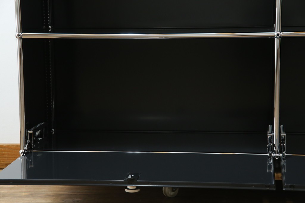 中古　スイス　USMハラー(USM Haller)　ホームオフィスにもおすすめなスッキリとしたデザインのサイドキャビネット　定価約36万円　(R-084834)