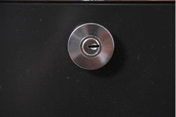 中古　スイス　USMハラー(USM Haller)　ホームオフィスにもおすすめなスッキリとしたデザインのサイドキャビネット　定価約36万円相当　(R-084834)