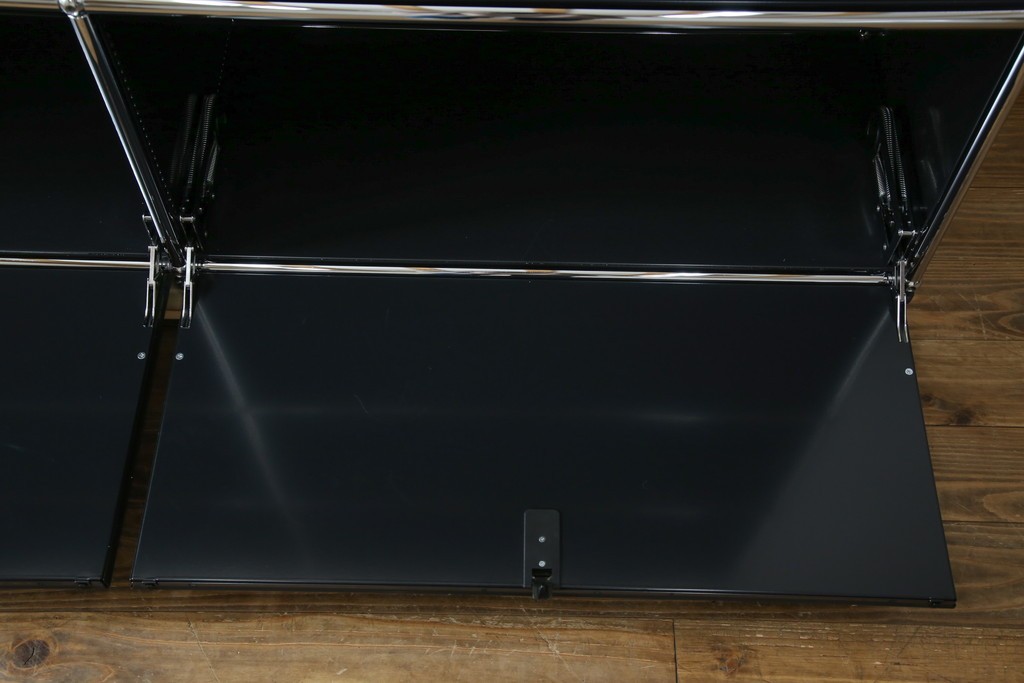 中古　スイス　USMハラー(USM Haller)　ホームオフィスにもおすすめなスッキリとしたデザインのサイドキャビネット　定価約36万円　(R-084835)