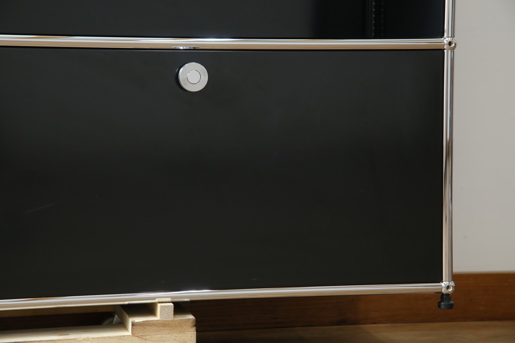 中古　スイス　USMハラー(USM Haller)　ホームオフィスにもおすすめなスッキリとしたデザインのサイドキャビネット　定価約36万円　(R-084835)