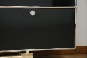 中古　スイス　USMハラー(USM Haller)　ホームオフィスにもおすすめなスッキリとしたデザインのサイドキャビネット　定価約36万円　(R-084835)