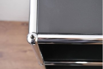 中古　スイス　USMハラー(USM Haller)　ホームオフィスにもおすすめなスッキリとしたデザインのサイドキャビネット　定価約36万円相当　(R-084835)