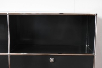 中古　スイス　USMハラー(USM Haller)　ホームオフィスにもおすすめなスッキリとしたデザインのサイドキャビネット・扉4つタイプ　定価約42万4千円　(R-084836)