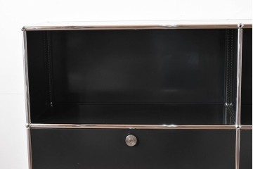 中古　スイス　USMハラー(USM Haller)　ホームオフィスにもおすすめなスッキリとしたデザインのサイドキャビネット・扉4つタイプ　定価約42万4千円　(R-084836)
