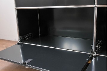 中古　スイス　USMハラー(USM Haller)　ホームオフィスにもおすすめなスッキリとしたデザインのサイドキャビネット・扉4つタイプ　定価約42万4千円　(R-084836)