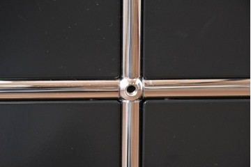 中古　スイス　USMハラー(USM Haller)　ホームオフィスにもおすすめなスッキリとしたデザインのサイドキャビネット・扉4つタイプ　定価約42万4千円　(R-084836)