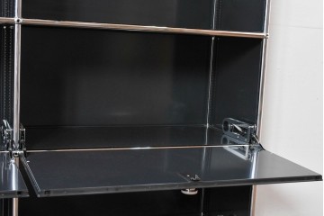 中古　スイス　USMハラー(USM Haller)　ホームオフィスにもおすすめなスッキリとしたデザインのサイドキャビネット・扉4つタイプ　定価約42万4千円　(R-084836)