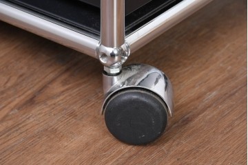 中古　スイス　USMハラー(USM Haller)　ロールボーイ(ROLLBOY)　ホームオフィスにもおすすめなスッキリとしたデザインのトレー付きデスクワゴン　定価約20万2千円相当　(R-084838)