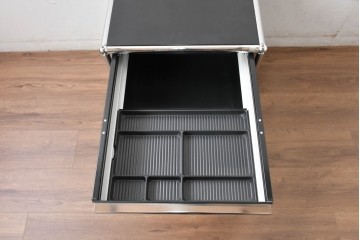 中古　スイス　USMハラー(USM Haller)　ロールボーイ(ROLLBOY)　ホームオフィスにもおすすめなスッキリとしたデザインのトレー付きデスクワゴン　定価約20万2千円相当　(R-084838)