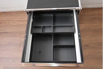 中古　スイス　USMハラー(USM Haller)　ロールボーイ(ROLLBOY)　ホームオフィスにもおすすめなスッキリとしたデザインのトレー付きデスクワゴン　定価約20万2千円相当　(R-084838)