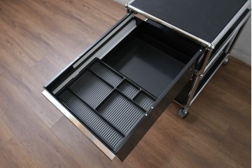 中古　スイス　USMハラー(USM Haller)　ロールボーイ(ROLLBOY)　ホームオフィスにもおすすめなスッキリとしたデザインのトレー付きデスクワゴン　定価約20万2千円相当　(R-084839)